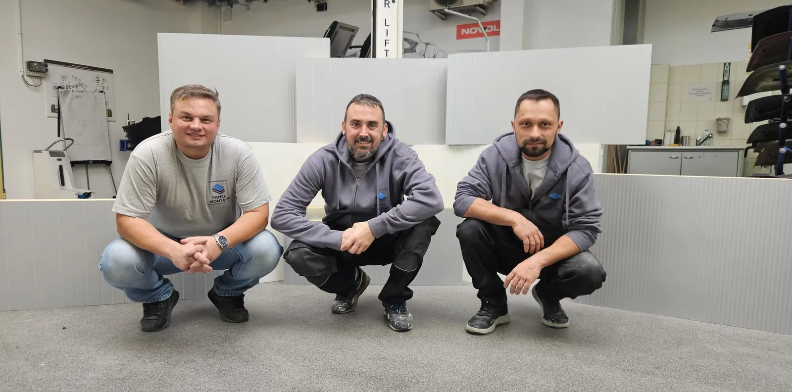 Zespół Panel Montage przy płytach ćwiczeniowych po zajęciach praktycznych.